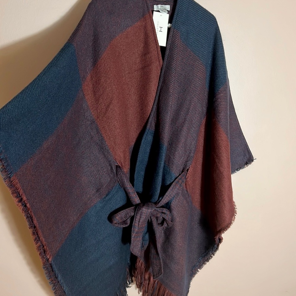 H Halston Ruana - Picture 4 of 10